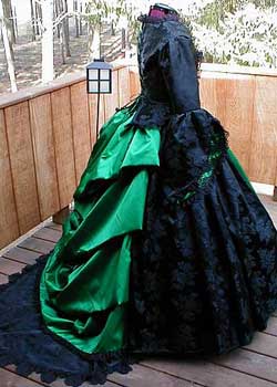 gothic-wedding-dress_1.jpg
