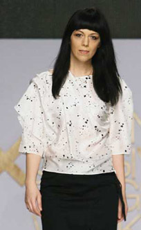Concursuri online: Castiga o tinuta Andreea Tincu&Sense